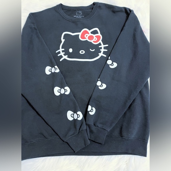 Hello Kitty Sanrio Women’s Sweatshirt Size L-Runs Large - Picture 7 of 10